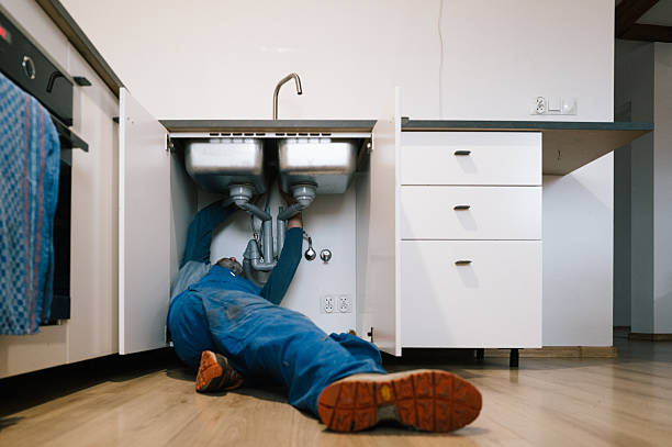 Professional Emergency Plumber technician working in Center Point, IA